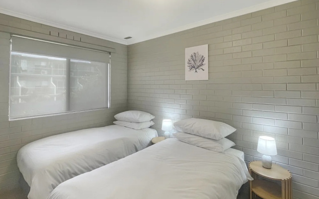 Serene Coastal Retreat With Carport – Guest Rooms – North Batemans Bay