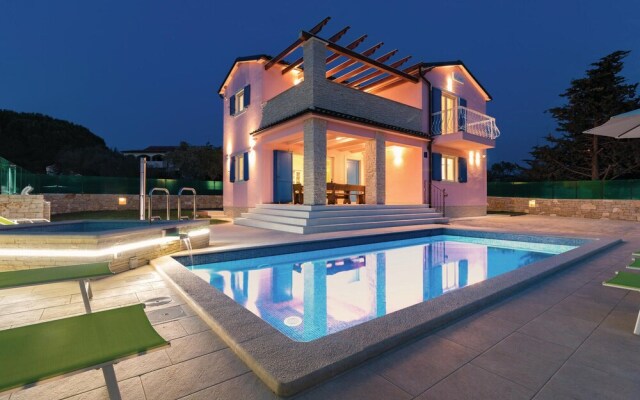 Nice Home in Vodnjan with Hot Tub, WiFi & 4 Bedrooms