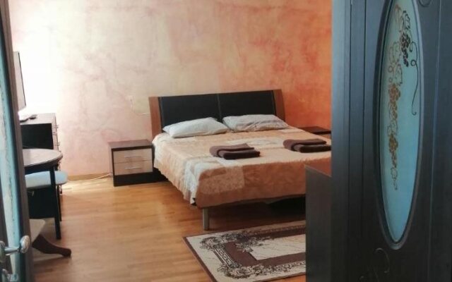 Дом Гостеев