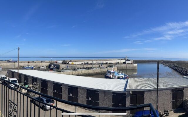 Two Bedroom Maisonette With Balcony and sea Views