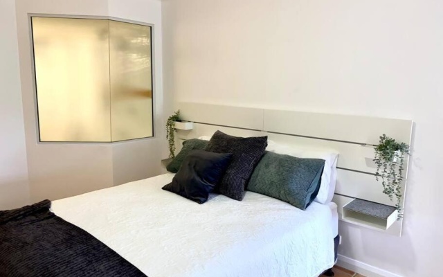 Ocean and Pool View at Alex Beach Resort , Unit 445 – Guest Rooms – Alexandra Headland