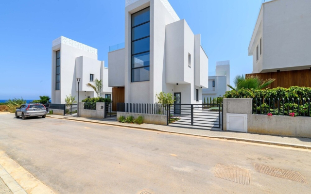 By The Beach - Sunstone Seaview Villa