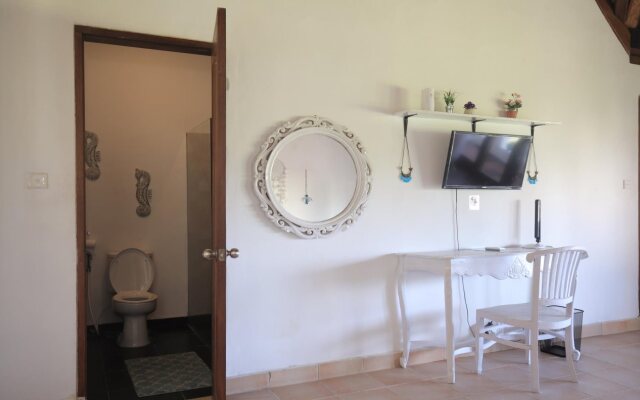 Black Pearl Villa Beachside