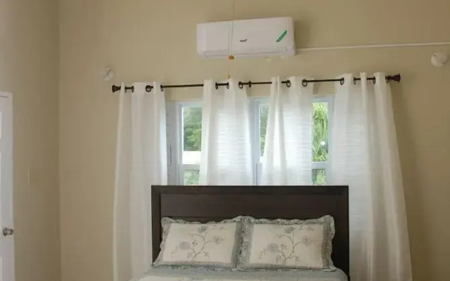 The Discovery Bay Lux Apartment