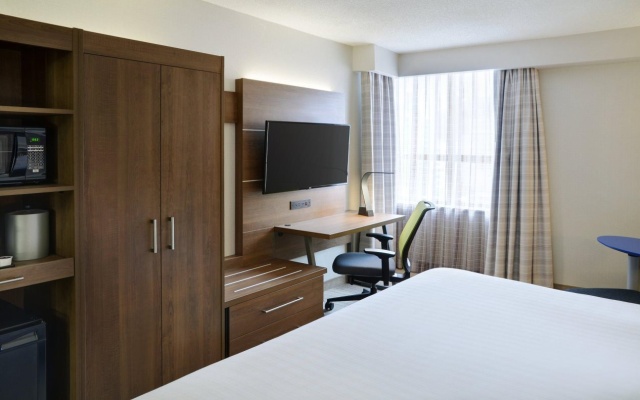 Holiday Inn Express Toronto - Downtown by IHG