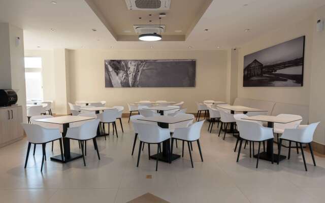 Super 8 By Wyndham Manzanillo
