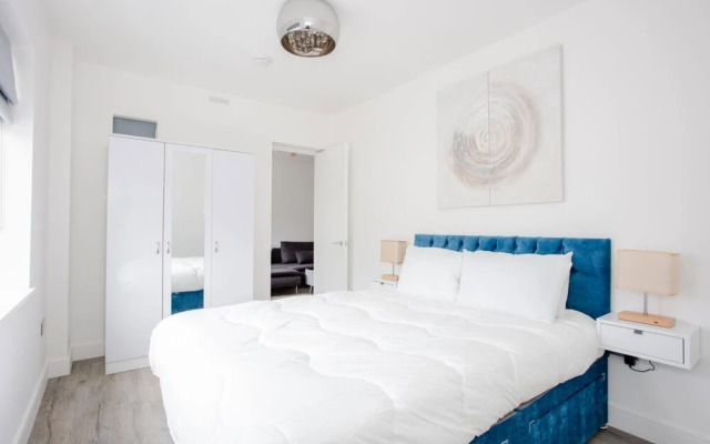 Designer 2 Bedroom Apartment in West London