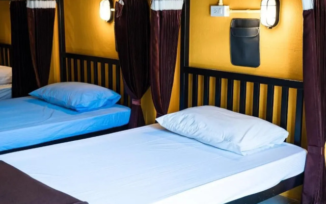 Krabi Freedom Hostel And Bar