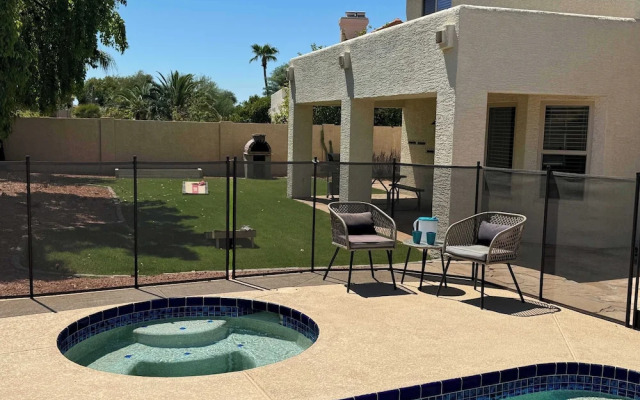 Red Mountain Retreat 5 BDR w/ Heated Pool!