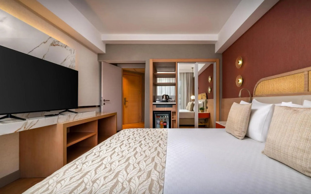 Trendy Palm Beach (Adults Only, 16+)