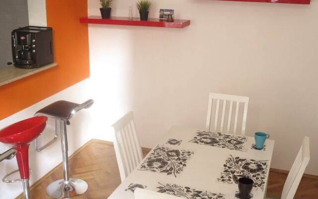 Traveler's Hostel & Apartments