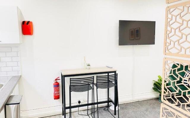 Lovely Estelle Studio Apartment by CityNest