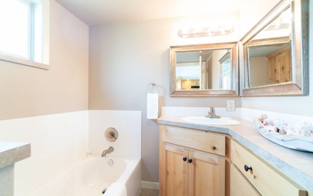 Neptune Beach - 3 Br Home