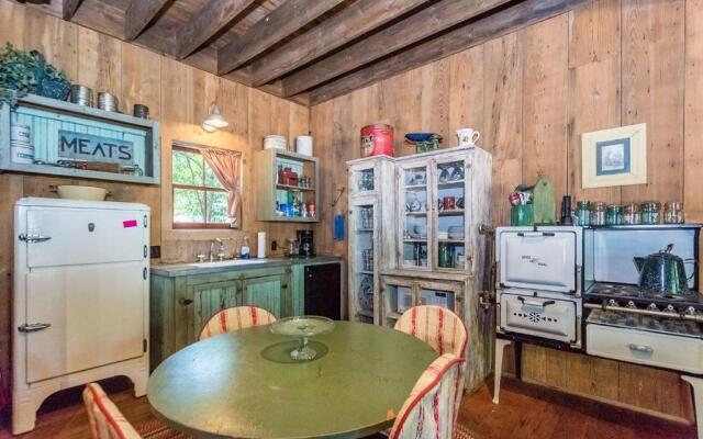 Ada's Peach Street Hideaway - Whole House