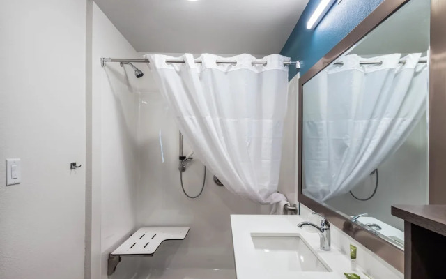 WoodSpring Suites Chicago Addison