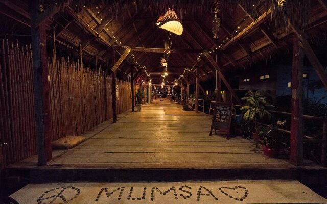 Mumsa Beach Resort & Restaurant