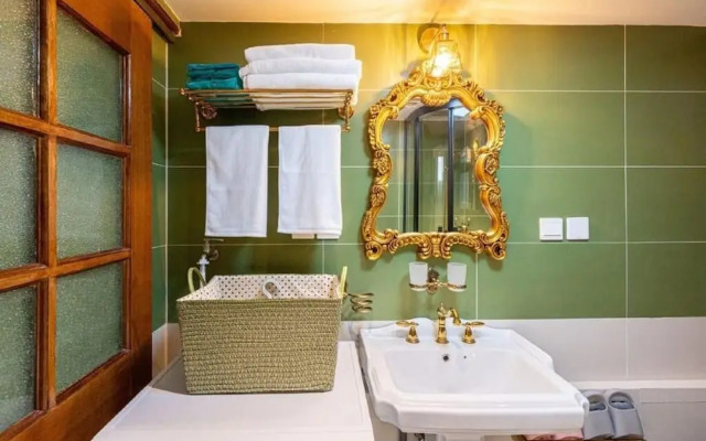 Shanghai Hills& Well-time MCM Family B&B