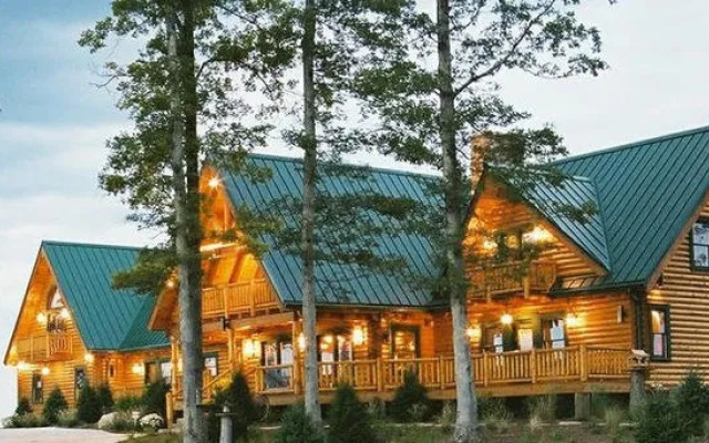 Pine Lakes Lodge