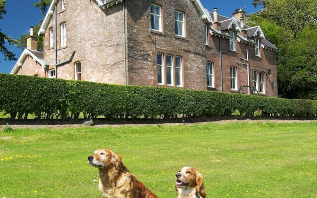 Whitehouse Country House