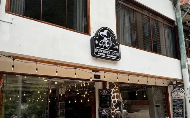 Quechuas House hostal & coffee