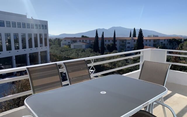 Spacious renovated apartment Marousi KAT