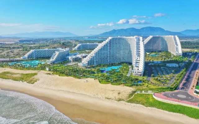 Arena Cam Ranh Beachfront Cond