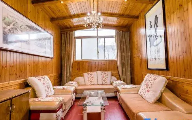 Yi County Daohuaxiang Hotel