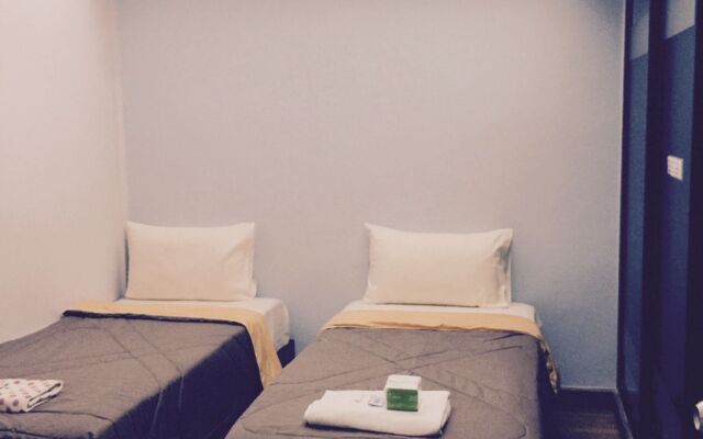 Nine Place Sukhumvit 40 - Hostel