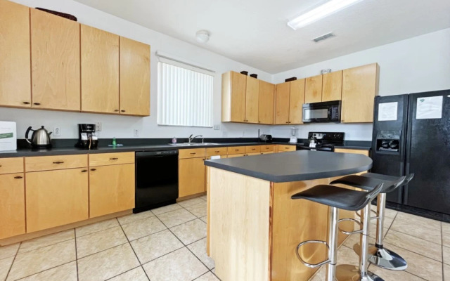 Pine Forest Chateau , Davenport, US