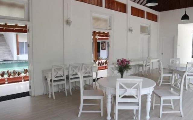 Sinom Borobudur Hotel