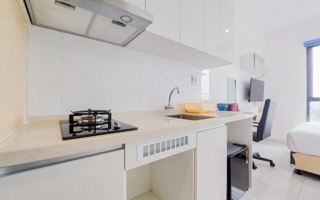 Homey And Cozy Studio Sky House Alam Sutera Apartment