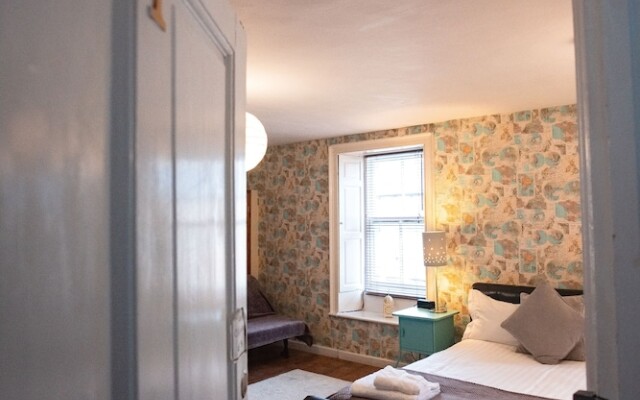 Laburnum House & Bistro En Glaze