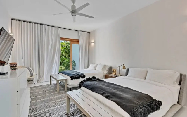 Modern Oasis Stunning Views of Golf Course River