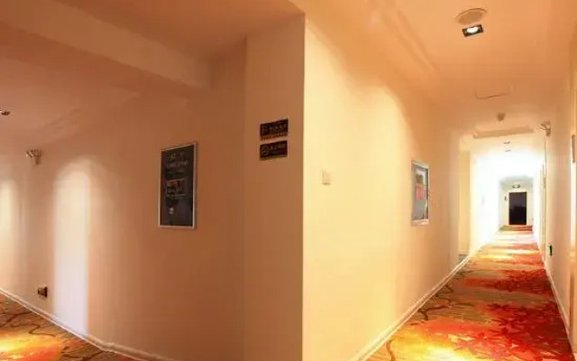 Huayi Hotel (Zibo Ancient Shopping Center)