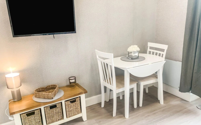 The Rosebery Retreat By The Castle 1-bed Apartment