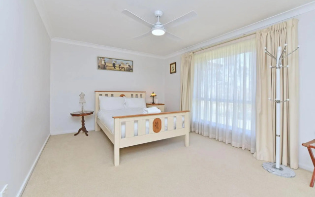 Noble Willow Estate Lovedale. Super Spacious, with views and pool