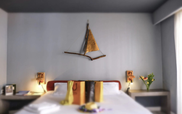 Lotus Center Apartments