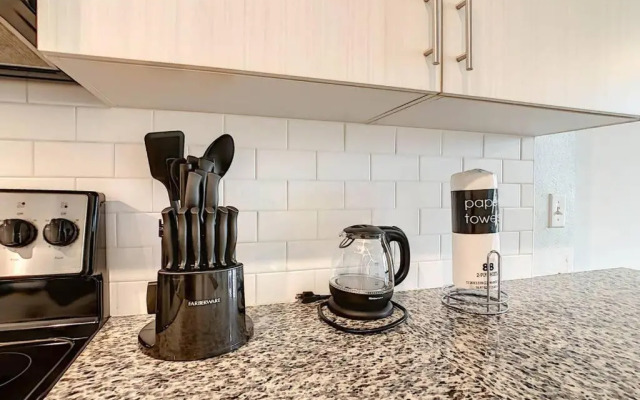 King Bed and Close to Disney