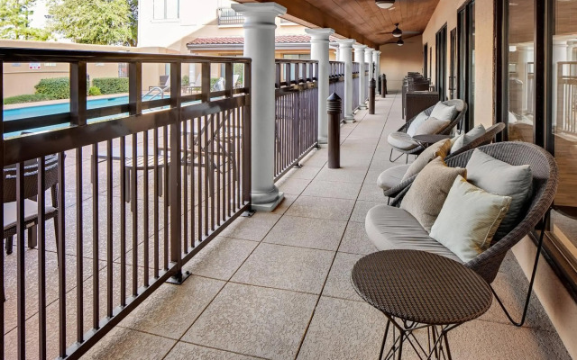 Courtyard by Marriott Houston Rice University