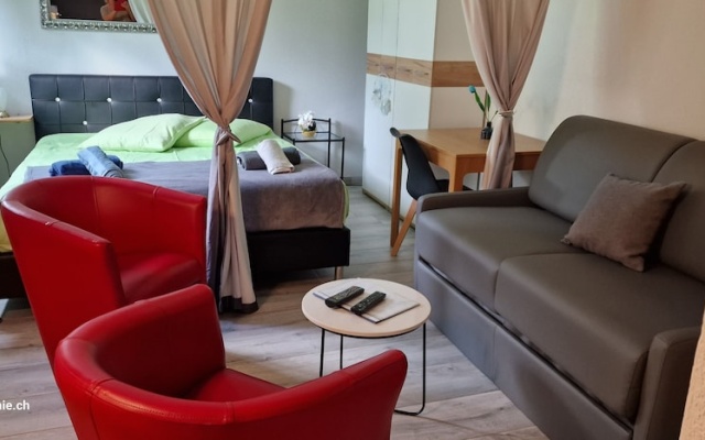 Room-attypical Calm Harmonious Relaxing – Guest Rooms – La Grande-Beroche