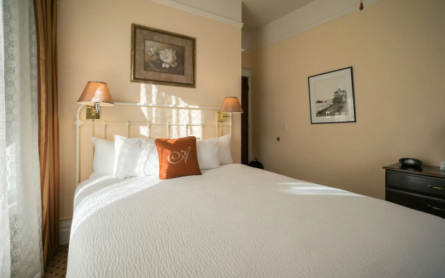The Andrews Hotel - photo 5