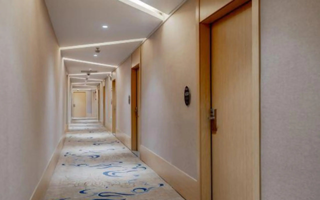 Homeinn Ease Hotel (Shanghai Qiantan Sanlin Subway Station)