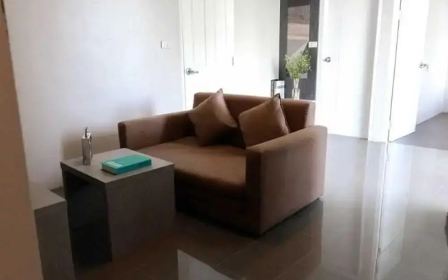 RQ Bangkok Sukhumvit 107 by Collection O