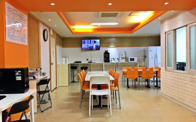 OYO Hostel Myeongdong 5