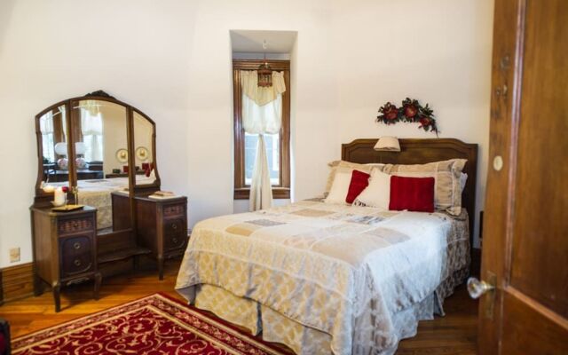 Sugar Magnolia Bed & Breakfast