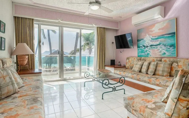 Playa Azul Apt with Sea views & Pool