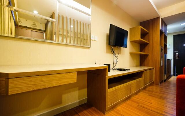 Comfy Studio Apartment at Tamansari The Hive By Travelio