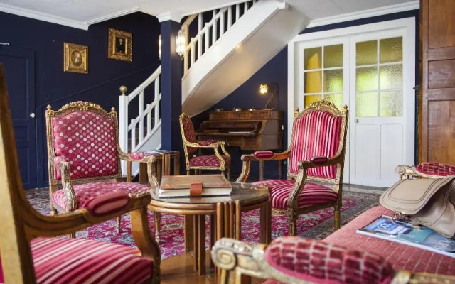 Logis Hotel la Source Bleue
