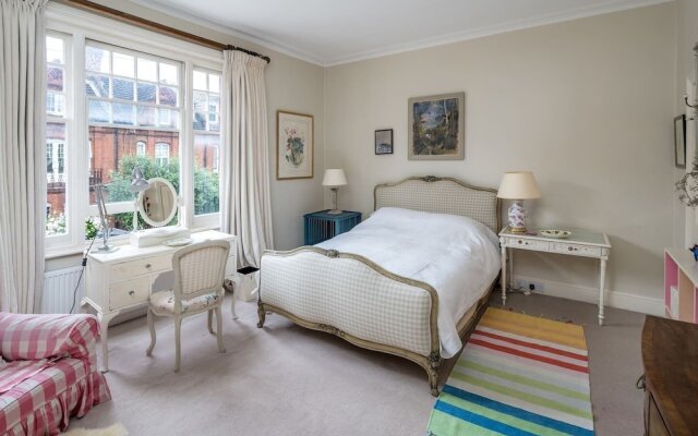 Exceptional 4-bed house right by Battersea Park