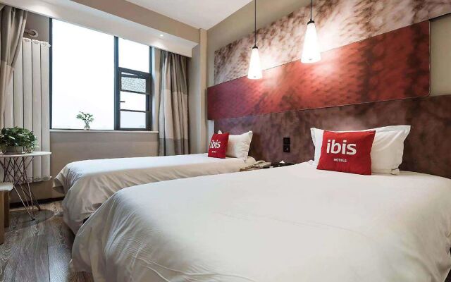 ibis Luoyang Train Station